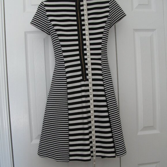 BANANA REPUBLIC - Stripe pleated V neck dress - Picture 6 of 12
